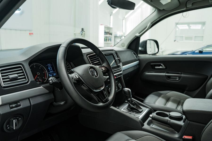 Интерьер Volkswagen Amarok Double Cab by Elite Motors 2019 года  (фото 4 из 8)